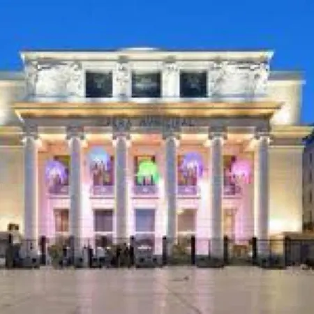 300 Vieux Port Opera * Marselha